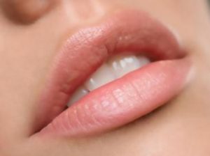 Бальзам для губ SPF15 c витаминами А, В5, С и Е (Lip Balm SPF15 "Natural Care")